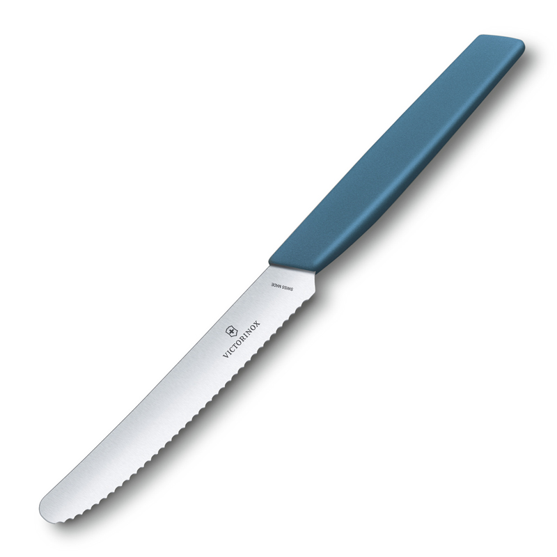 Нож столовый VICTORINOX Swiss Modern, волнистое лезвие 11 см с закруглённым кончиком, васильково-синий. Нож столовый VICTORINOX Swiss Modern, волнистое лезвие 11 см с закруглённым кончиком, васильково-синий.