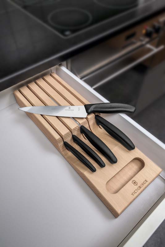Набор из 5 кухонных ножей VICTORINOX, в подставке из бука, 145x65x430 мм Набор из 5 кухонных ножей VICTORINOX, в подставке из бука, 145x65x430 мм