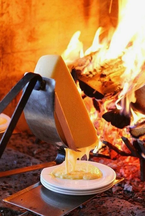 Раклет у огня.jpeg